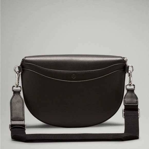 Lululemon Cactus Material Saddle Crossbody Bag 2L- Black/ Silver - Picture 3 of 6